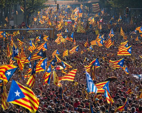 "FT": Kryzys w Katalonii powinien dążyć do dialogu, a nie rozlewu krwi