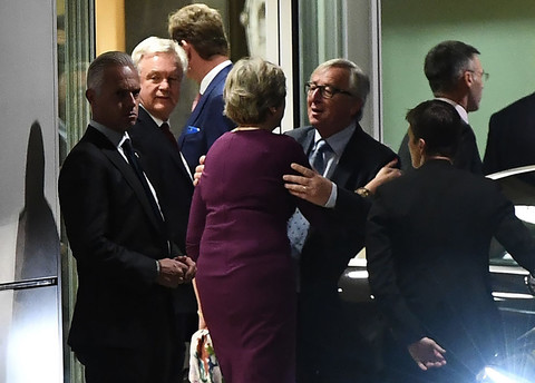 May i Juncker wzywają do przyśpieszenia rozmów