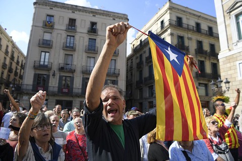 Catalonia: Spain's constitutional court declares Catalan referendum law void