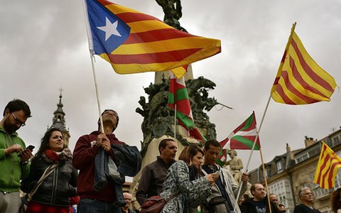 Ponad 2 200 firm podjęło kroki w celu opuszczenia Katalonii