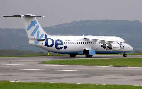 Samolot pasażerski wylądował w Belfaście bez przedniego koła