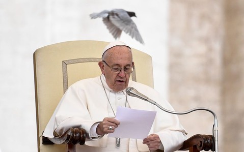 Papież: Nie należy modlić się jak papugi, msza to nie spektakl