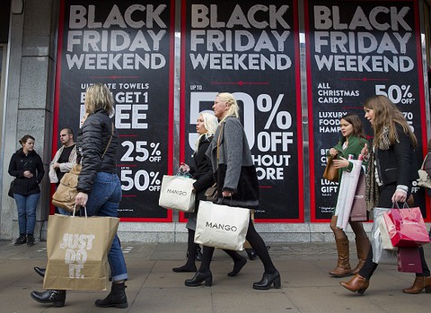 Ile Brytyjczycy wydadzą na zakupy w Czarny Piątek? Prognozy są rekordowe 