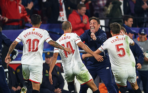 The Sevilla coach has motivated the players with a tragic message