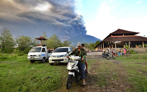 Mount Agung: Bali volcano alert raised to highest level