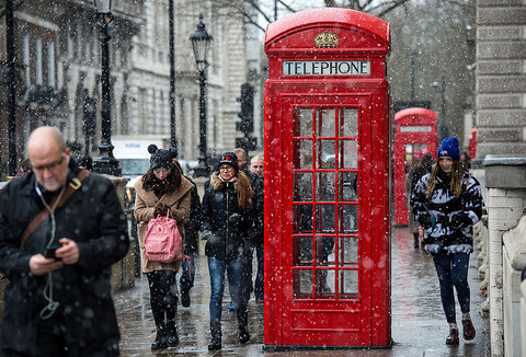 Sztuczny śnieg oszukał londyńczyków na Oxford Street