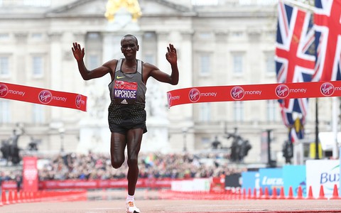 Maraton w Londynie: Kipchoge marzy o trzecim zwycięstwie i rekordzie globu