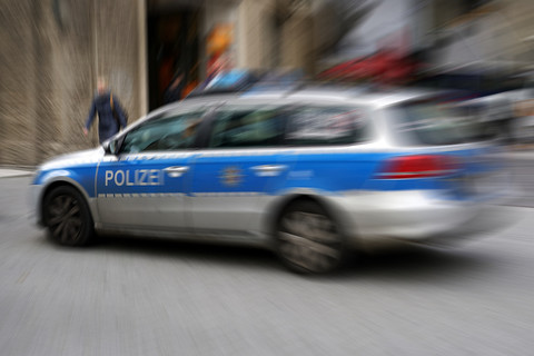 Policja w Krefeld: Zaprzestano pościgu za Polakami z noworodkiem
