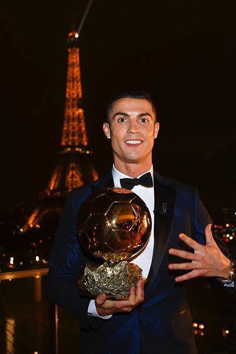 Ronaldo triumphs again. Golden Ball for the Portuguese!