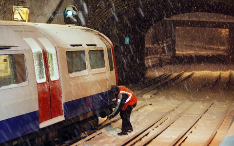 It's snowing in London - and no one can cope 