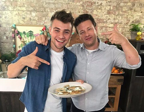 Polak lepił pierogi z Jamie Oliverem