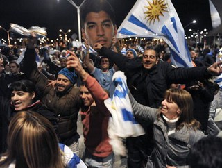 Owacyjne powitanie Suareza w Montevideo