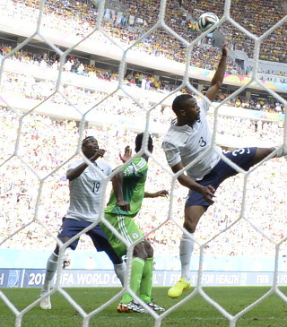Nigeria zdruzgotana, Francuzi w ćwierćfinale