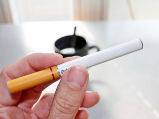 Większa moc baterii w e-papierosach - więcej szkodliwych związków