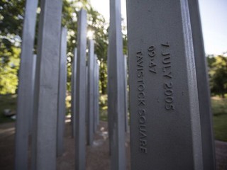 9. rocznica ataków terrorystycznych w Londynie: Zdewastowano pomnik ofiar 