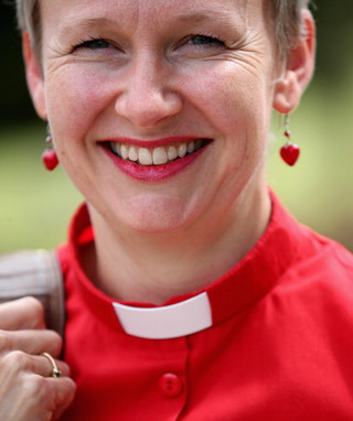 Church of England votes to allow female bishops