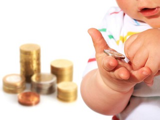  Thinktank proposes cap on child benefit to cut welfare spending