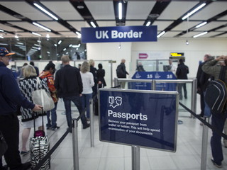 Wielka Brytania "gubi" nielegalnych imigrantów