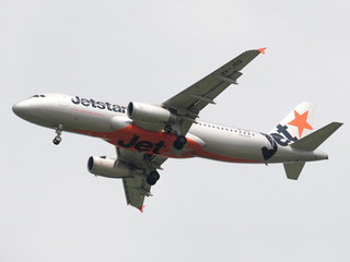 Jetstar apologises after crew member advises passengers to flush their drugs
