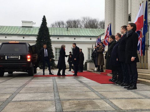 Brytyjskie media: Wizyta May w Warszawie to "dyplomatyczny ból głowy"