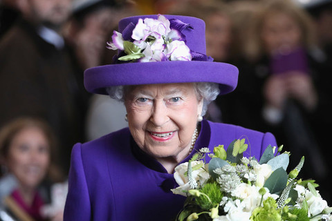 Królowa nadała noworoczne tytuły szlacheckie i odznaczenia