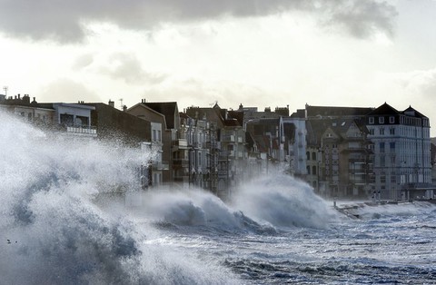 Storm Eleanor wreaks havoc across Europe