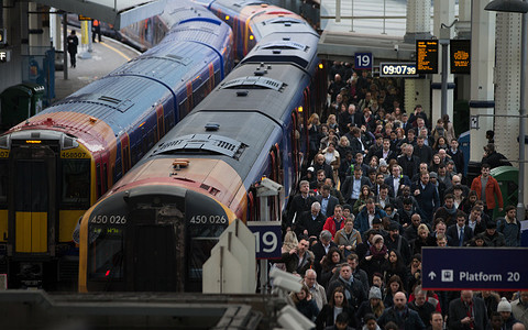 Utrudnienia na kolei w UK. Strajkują pracownicy pięciu przewoźników