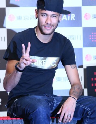 Neymar: Barcelona forward returns to training after back injury