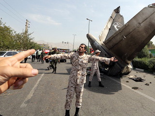 Samolot pasażerski spadł na dzielnicę w Teheranie