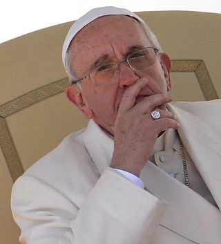 Pope relatives die in road accident