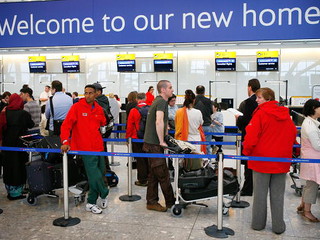 'Statistically significant' rise in net migration to UK