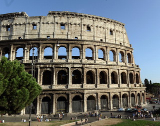W Rzymie coraz drożej. Władze miasta podwyższyły "opłatę za pobyt"