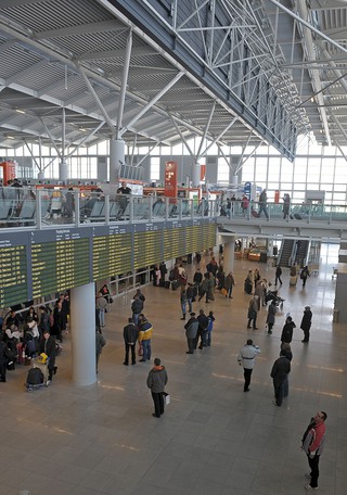Warsaw Chopin Airport: Number of passengers decreased, new terminal next year