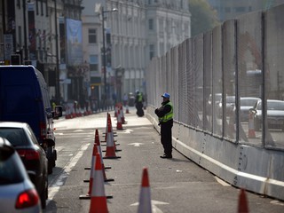 UK offers France security fence to stop illegal migrants