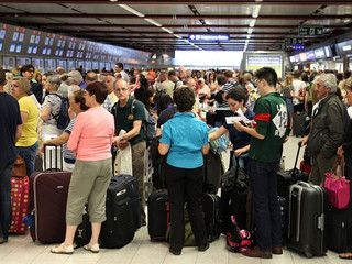 Lotnisko w Luton już otwarte. Saperzy zdetonowali podejrzany pakunek