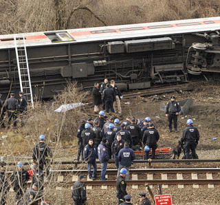 Śledczy: maszynista zasnął tuż przed katastrofą pociągu