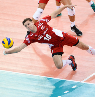 Polish violleyball persuading to stay