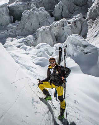 Andrzej Bargiel zdobył Manaslu i zjechał ze szczytu na nartach