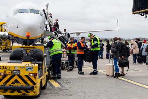 Więcej klientów Ryanair zakupi pierwszeństwo wejścia na pokład