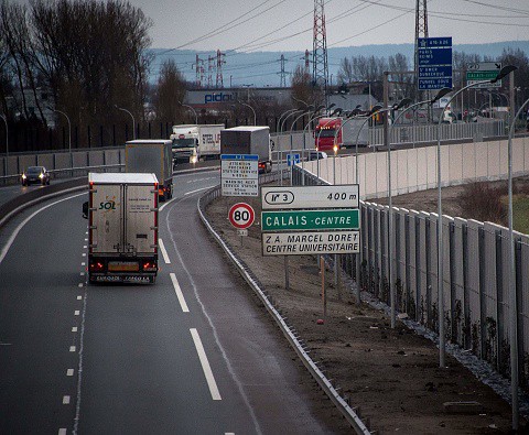 UK przekaże Francji ponad 44,5 mln funtów na wzmocnienie kontroli granicznych