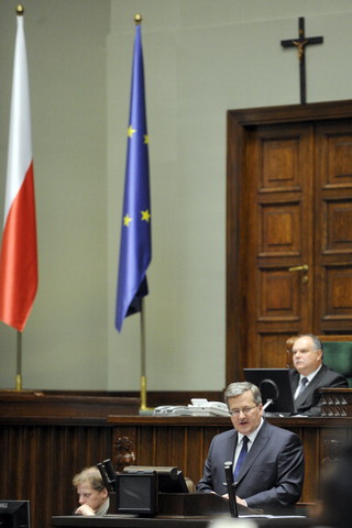 Sąd: Krzyż zostaje w Sejmie 