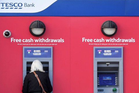 "Which?" ostrzega przed "bankomatowymi pustyniami" w UK