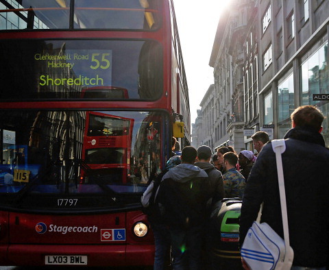 Londyn: Od dzisiaj nieograniczona taryfa "Hopper" na przejazdy autobusowe 