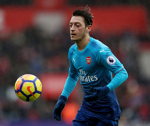 Mesut Oezil extended the contract with Arsenal