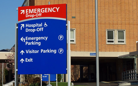 Posłowie coraz bliżej zniesienia opłat za szpitalne parkingi