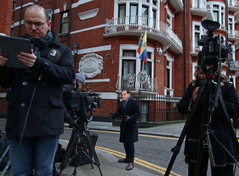 Sąd odrzucił wniosek Assange'a o uchylenie nakazu aresztowania