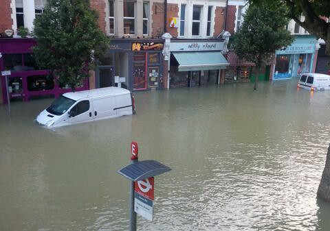 Prace po powodzi na Hammersmith potrwają jeszcze 2 tygodnie