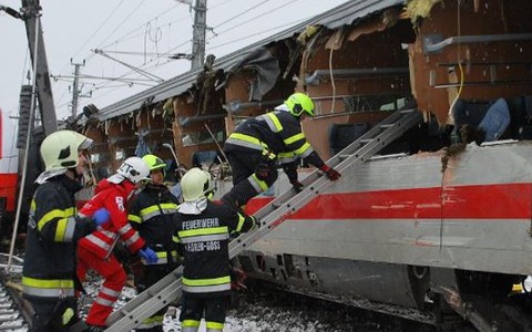Austria: Jedna osoba nie żyje, kilkanaście rannych po zderzeniu pociągów