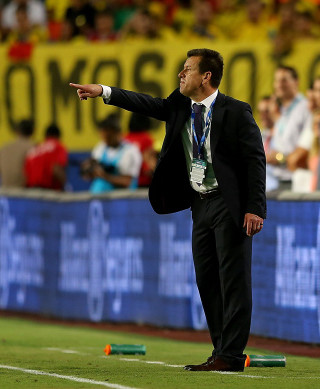  Carlos Dunga cautions players to avoid wearing hats, earrings and flip flops during matches
