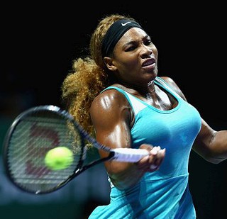 Serena Williams clinches year-end No. 1, then sneaks into WTA semifinals